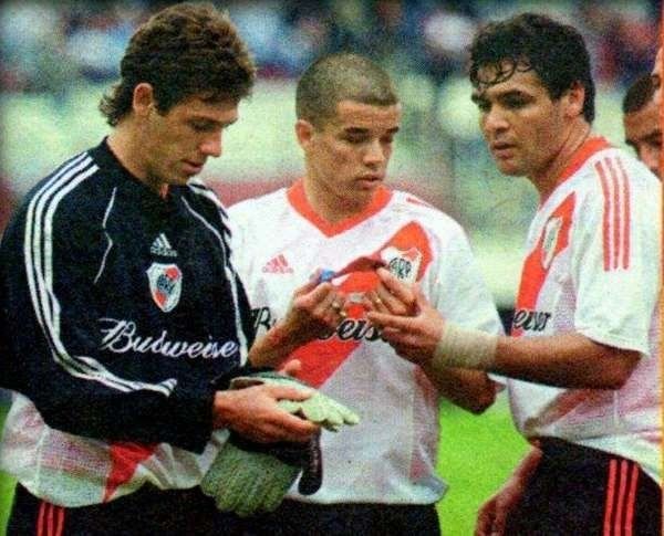 Demichelis había debutado un año y medio antes en la Primera de River, antes de ocupar el arco tras la expulsión de Comizzo en el año 2002.