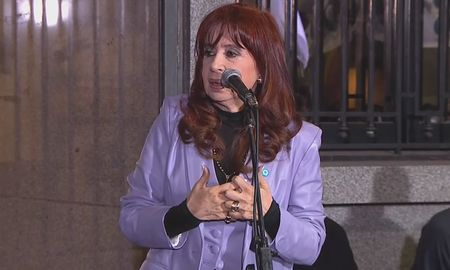 Cristina Kirchner se expresó tras el fallo de la Corte Suprema que ratifica su condena. Cristina Kirchner se expresó tras el fallo de la Corte Suprema que ratifica su condena.