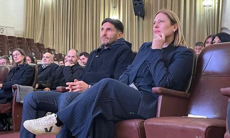 Durante la ausencia de Maximiliano Pullaro, el Ejecutivo quedará a cargo de la vicegobernadora Gisela Scaglia. Durante la ausencia de Maximiliano Pullaro, el Ejecutivo quedará a cargo de la vicegobernadora Gisela Scaglia.