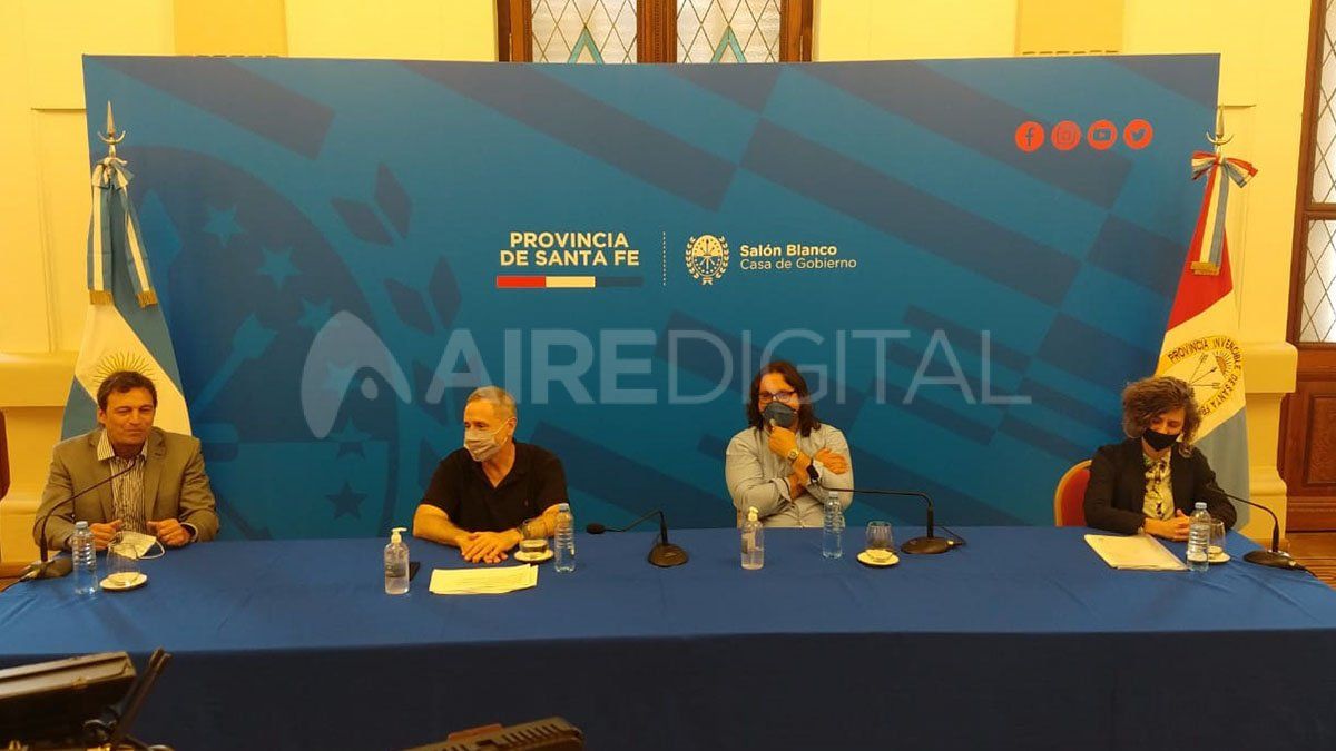 Estuvieron presentes el secretario de Política y Gestión de la Información, Jorge Fernández; la subsecretaria del Observatorio de Seguridad Pública, Luciana Ghiberto; y el director del programa de Delito y Sociedad de la Universidad Nacional del Litoral, Máximo Sozzo.