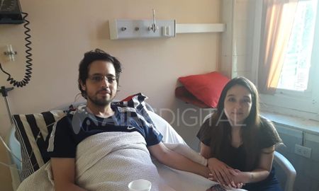 Gabriel Otte junto a su novia Joana Priscila Ayala en el Hospital Cullen Gabriel Otte junto a su novia Joana Priscila Ayala en el Hospital Cullen