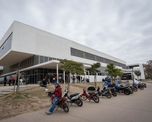 Mientras acompañaba a su pareja internada desde hacía varios días, un hombre sufrió el robo de la moto que había dejado estacionada frente al nuevo Hospital Iturraspe Mientras acompañaba a su pareja internada desde hacía varios días, un hombre sufrió el robo de la moto que había dejado estacionada frente al nuevo Hospital Iturraspe