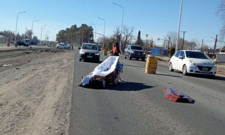 Quién era la mujer fallecida que trasladaban en el ataúd que se cayó del coche fúnebre en una ruta de Neuquén
