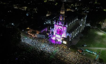 Desde este viernes, la ciudad de Santa Fe volverá a vivir una de sus celebraciones culturales más convocantes con el inicio del Festival Folklórico de Guadalupe. Desde este viernes, la ciudad de Santa Fe volverá a vivir una de sus celebraciones culturales más convocantes con el inicio del Festival Folklórico de Guadalupe.
