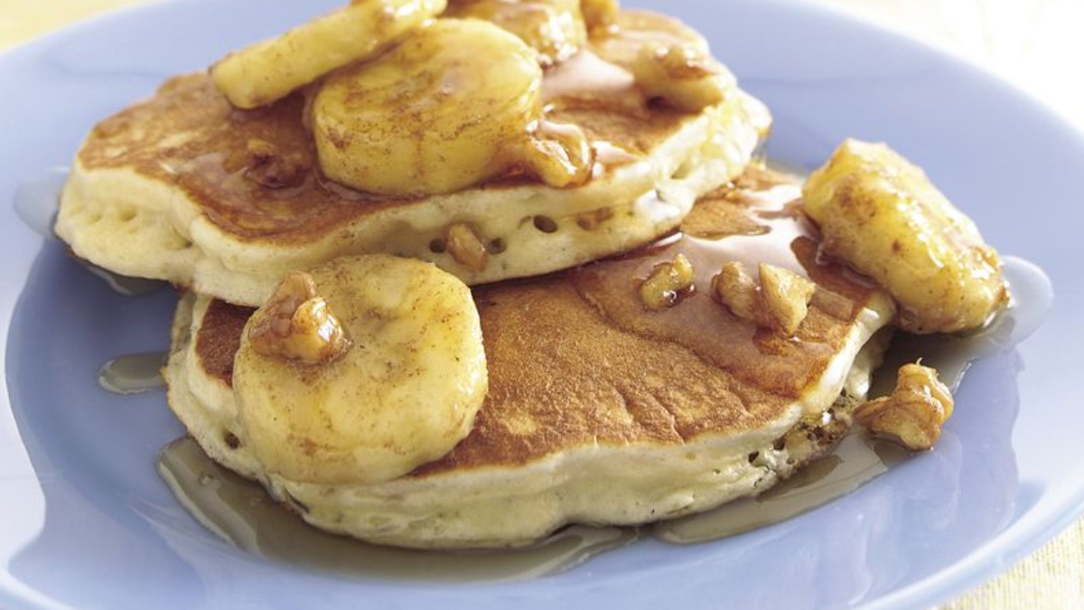 Pancakes de avena y plátano ideales para el desayuno o la merienda, se hacen en solo 15 minutos. Pancakes de avena y plátano ideales para el desayuno o la merienda, se hacen en solo 15 minutos.