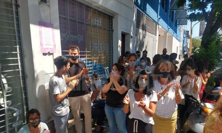 Trabajadores de la Secretaría de la Niñez se manifestaron en la puerta de su lugar de trabajo. Trabajadores de la Secretaría de la Niñez se manifestaron en la puerta de su lugar de trabajo.
