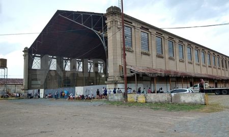 Los hisopados en la Estación Belgrano se realizan desde las 8, pero a las 6 ya había unas 100 personas esperando. Los hisopados en la Estación Belgrano se realizan desde las 8, pero a las 6 ya había unas 100 personas esperando.