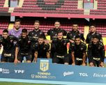 El plantel de Colón volvió a los entrenamientos pensando en el partido ante Arsenal, por el Torneo de la Liga Profesional. El plantel de Colón volvió a los entrenamientos pensando en el partido ante Arsenal, por el Torneo de la Liga Profesional.