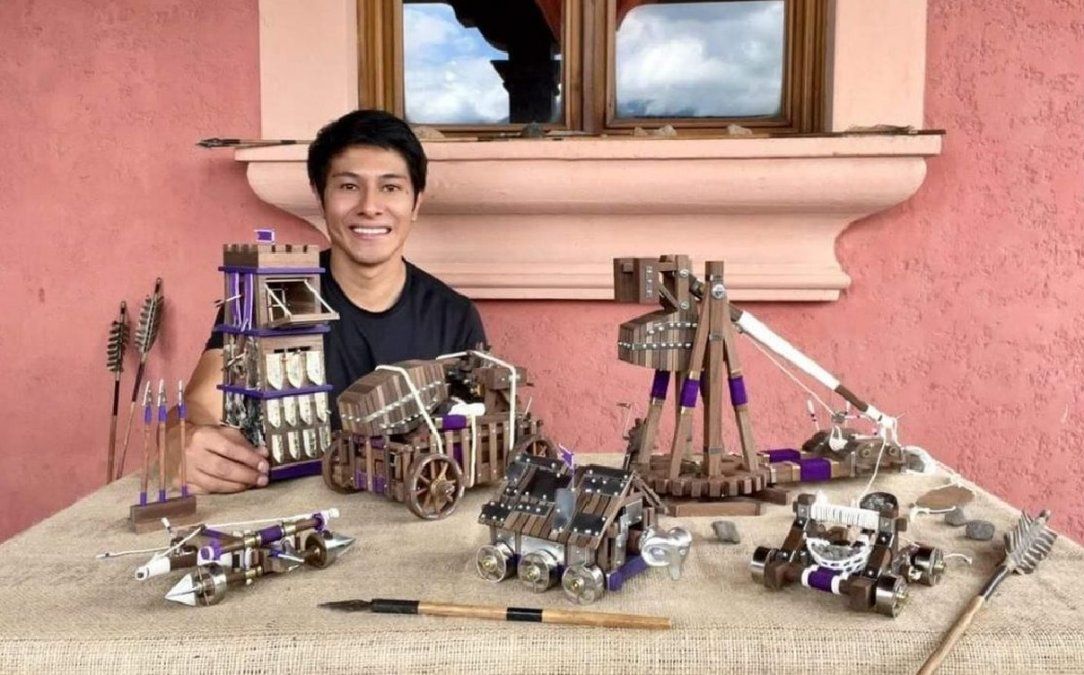 Manolo está vendiendo sus réplicas en muchos países.