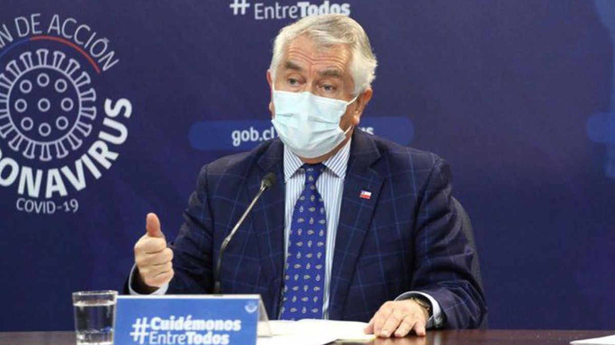 Un funcionario del Ministerio de Salud de Chile denunció al ministro de esa cartera, Enrique Paris, por participar de un festejo de cumpleaños con 30 personas en el edificio oficial vulnerando las normativas sanitarias que rigen por el coronavirus.