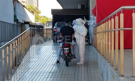 La modalidad de hisopado ágil a casos sospechosos de coronavirus se realiza en el Cemafe de Santa Fe. La modalidad de hisopado ágil a casos sospechosos de coronavirus se realiza en el Cemafe de Santa Fe.