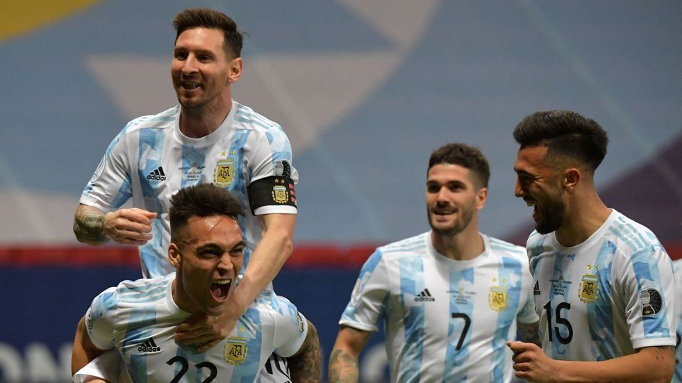 Así vivieron los famosos el triunfo por penales de la Selección Argentina.