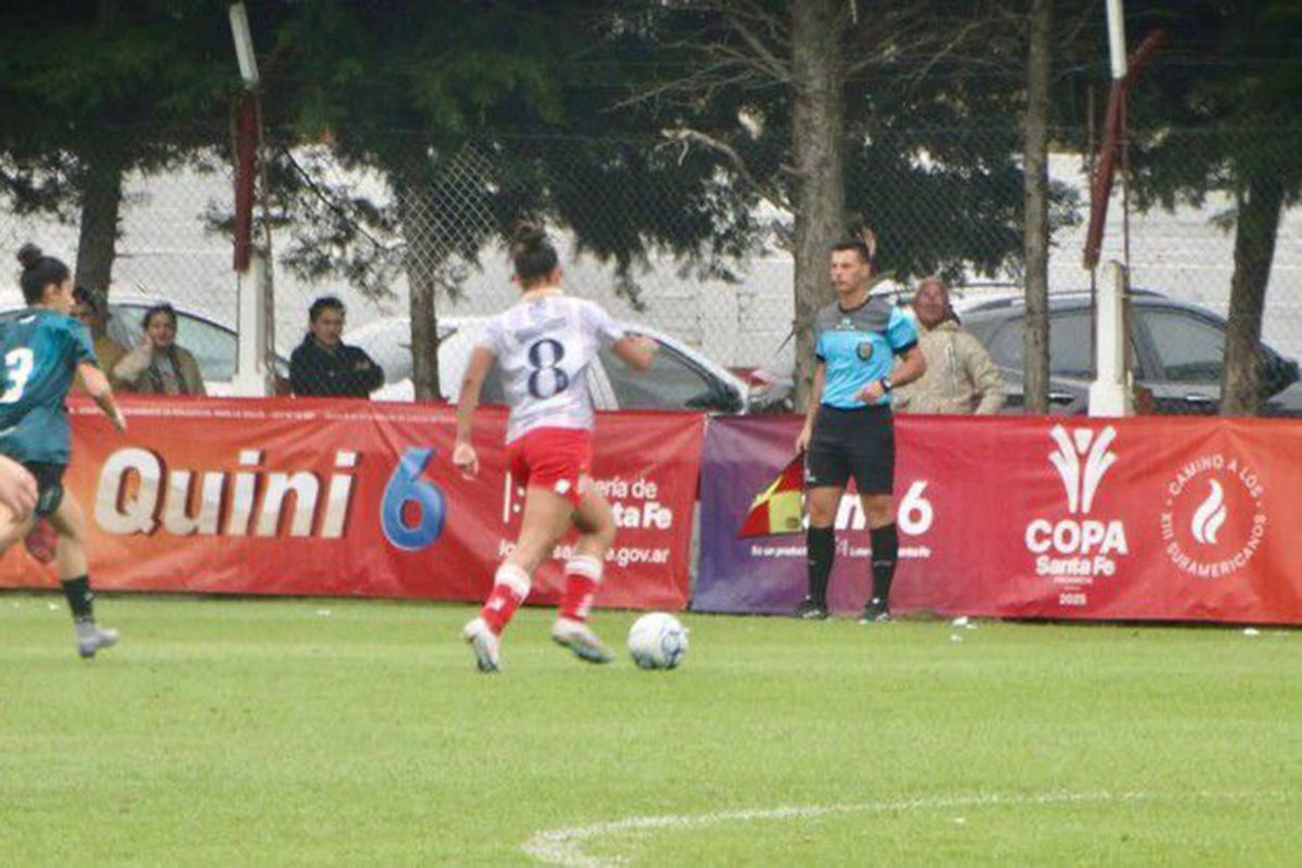 Desde este viernes comenzará una nueva edición del fútbol femenino con la participación de 32 equipos, mientras que la Copa Santa Fe de Golf completará su segunda fecha en Venado Tuerto y Funes. Desde este viernes comenzará una nueva edición del fútbol femenino con la participación de 32 equipos, mientras que la Copa Santa Fe de Golf completará su segunda fecha en Venado Tuerto y Funes.