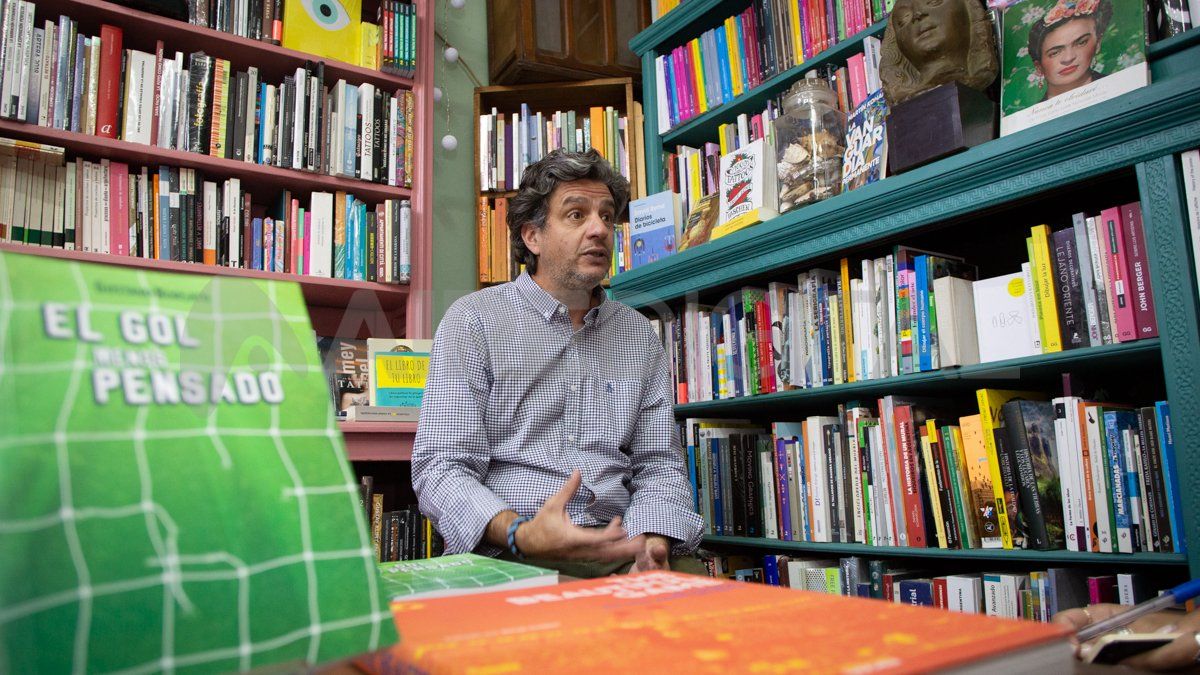 Gustavo Borsato contó que la producción del libro El gol menos pensado le llevó dos años desde que decidió intentarlo.&nbsp;