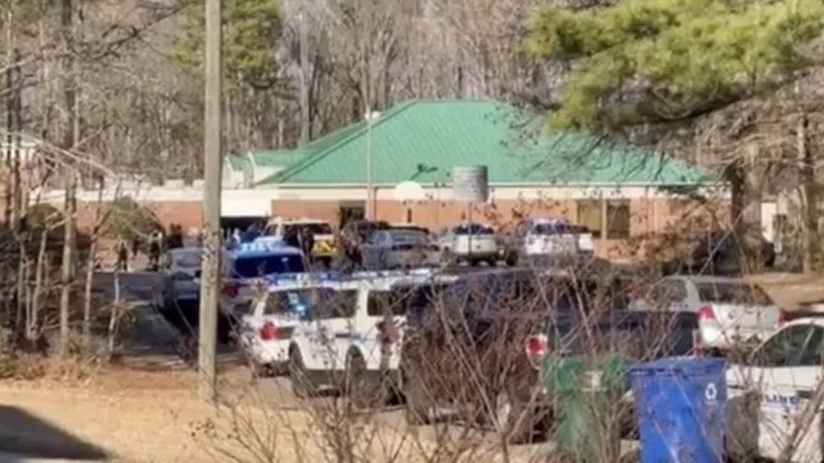 Tiroteo en una escuela de Estados Unidos: un nene de 6 años le disparó a su profesora, que lucha por su vida. 