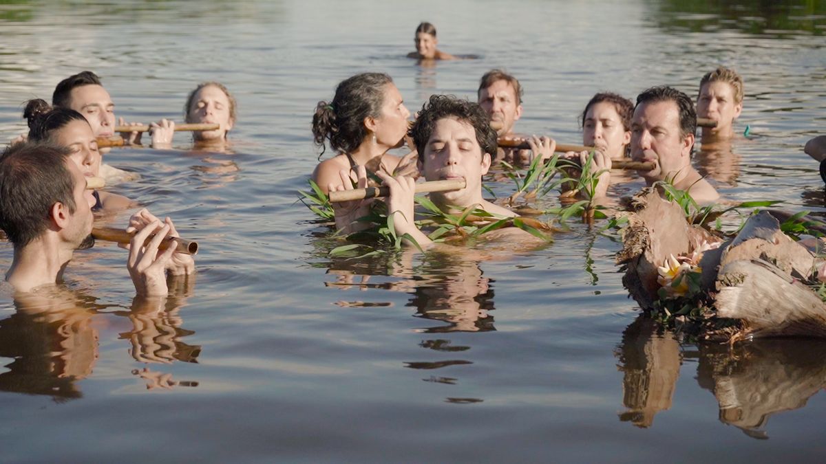 La obra Yemanyá busca capturar la esencia y la conexión intrínseca que la Orquesta del Arroyo Ubajay establece con la tradición y la naturaleza.