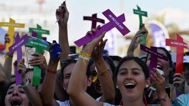 Francisco instó a los jóvenes chilenos a “mover el piso” de la Iglesia y rejuvenecerla