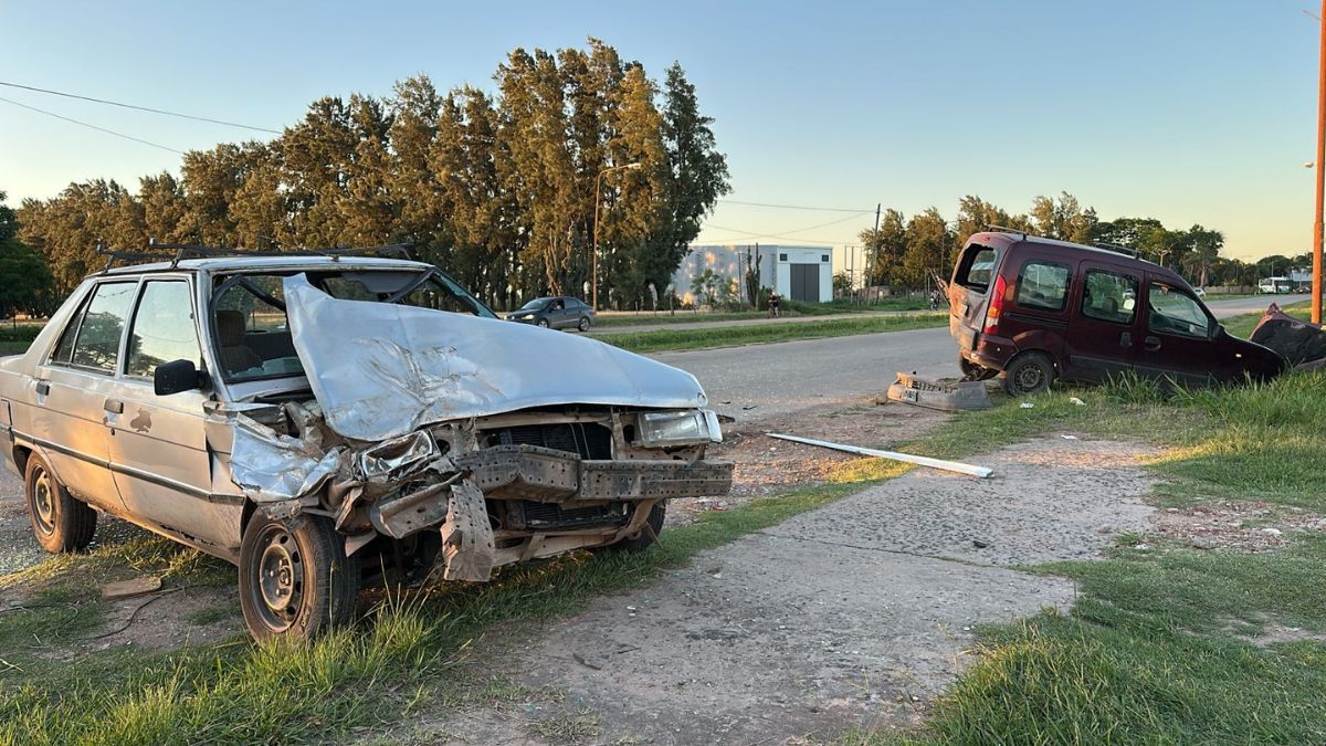 Un Renault 9 impactó de atrás a una Kangoo este martes en el norte de la ciudad de Santa Fe.
