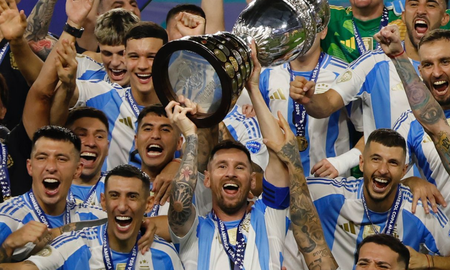 En las imágenes que componen la muestra “Instantáneas de gloria” el tiempo se detiene y el fútbol se convierte en memoria. En las imágenes que componen la muestra “Instantáneas de gloria” el tiempo se detiene y el fútbol se convierte en memoria.