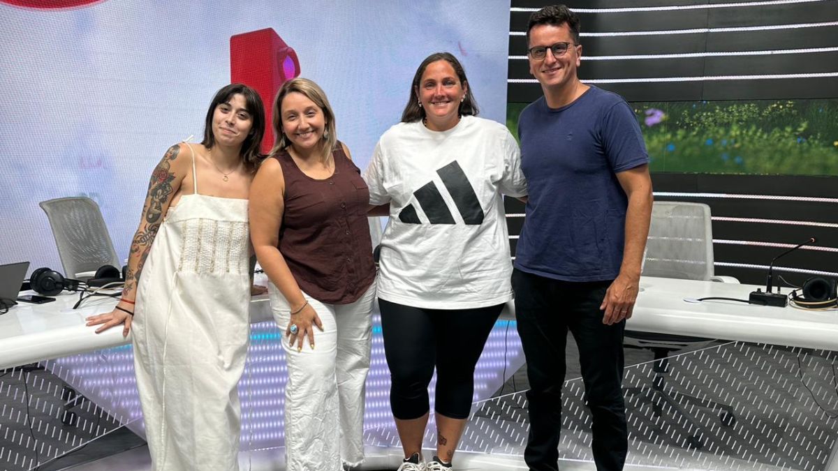Antonella Bogarin junto a Erico Vega, Valeria Amaya y Josefina Palamedi, parte del equipo de Una Tarde A la Vez.