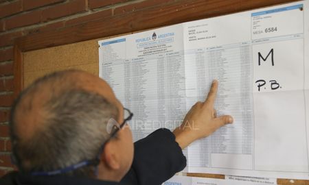 La Unión Cívica Radical (UCR) de Santa Fe le reclamó al gobierno provincial que defina y dé a conocer el cronograma electoral para el 2023. La Unión Cívica Radical (UCR) de Santa Fe le reclamó al gobierno provincial que defina y dé a conocer el cronograma electoral para el 2023.