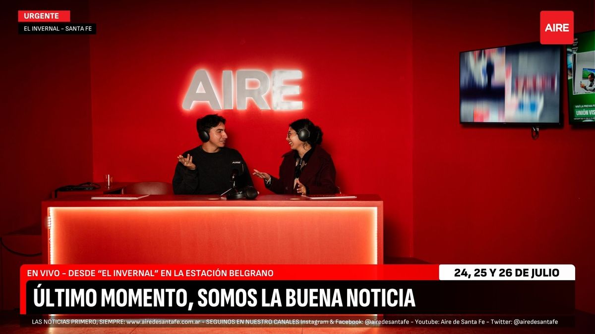 La gran comunidad de AIRE se sentó a la mesa de conductores y posó frente a las cámaras para vivir la experiencia del multimedios.