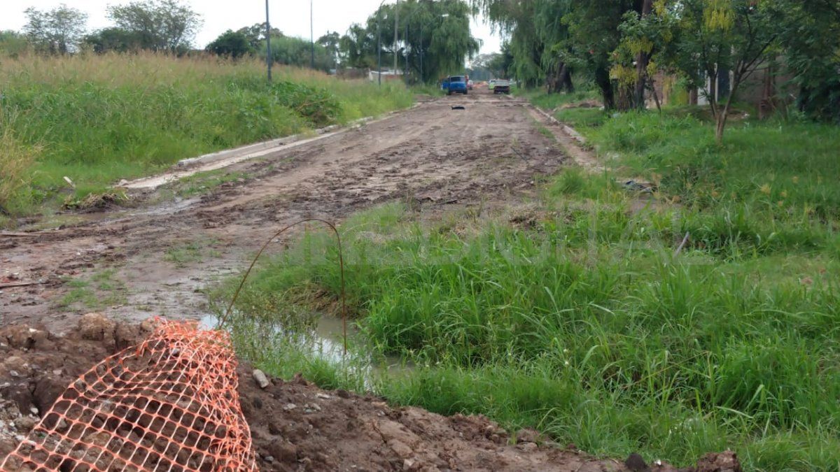 Las calles del barrio están marcadas y algunas de ellas inundada.