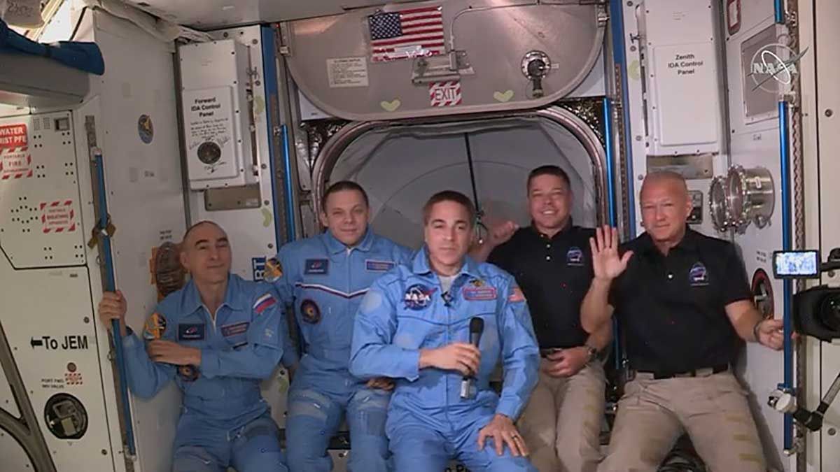 La Expedici&oacute;n 63 conversa en directo con Jim Bridenstine