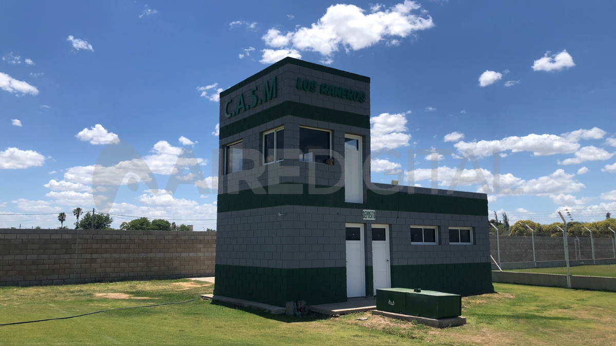 El predio del Club Atlético Sportivo Matienzo que cuenta con una cancha auxiliar, una cancha para niños y la principal.
