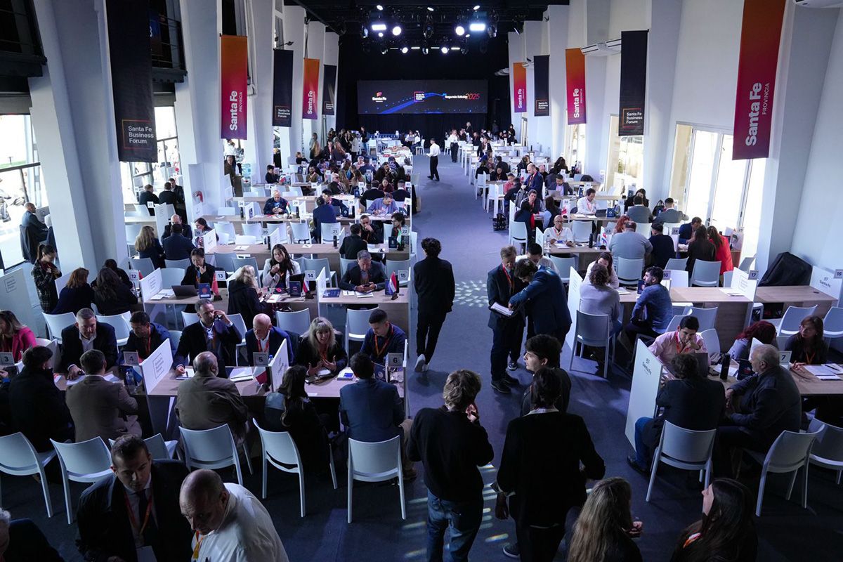 El foro busca posicionar a la provincia de Santa Fe como un polo estratégico de innovación y comercio exterior. El foro busca posicionar a la provincia de Santa Fe como un polo estratégico de innovación y comercio exterior.