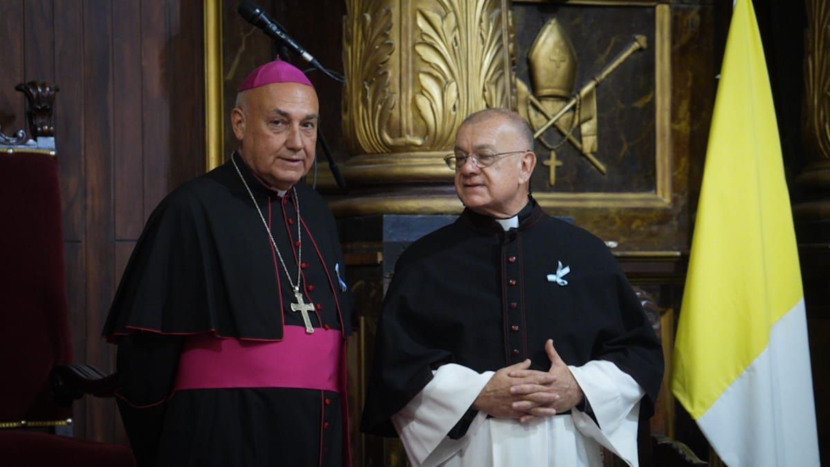 Sergio Fenoy en el Tedeum del 25 de Mayo en la Catedral Metropolitana. Sergio Fenoy en el Tedeum del 25 de Mayo en la Catedral Metropolitana.