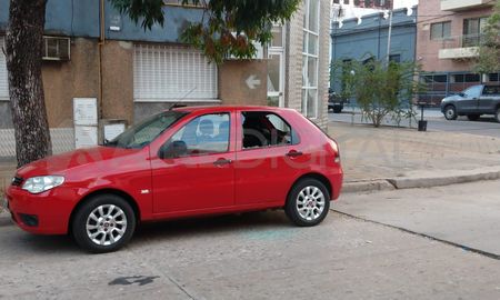 Vandalizaron un auto y robaron en una peluquería Vandalizaron un auto y robaron en una peluquería