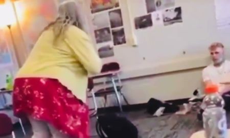 La educadora arremetió contra el joven y le dijo que no quería enfermarse y morir. La educadora arremetió contra el joven y le dijo que no quería enfermarse y morir.