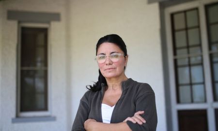 En horas de la tarde de este jueves, la Policía de Entre Ríos detuvo a Dolores Etchevehere por resistencia a la autoridad por negarse a abandonar la chacra Casa Nueva. En horas de la tarde de este jueves, la Policía de Entre Ríos detuvo a Dolores Etchevehere por resistencia a la autoridad por negarse a abandonar la chacra Casa Nueva.