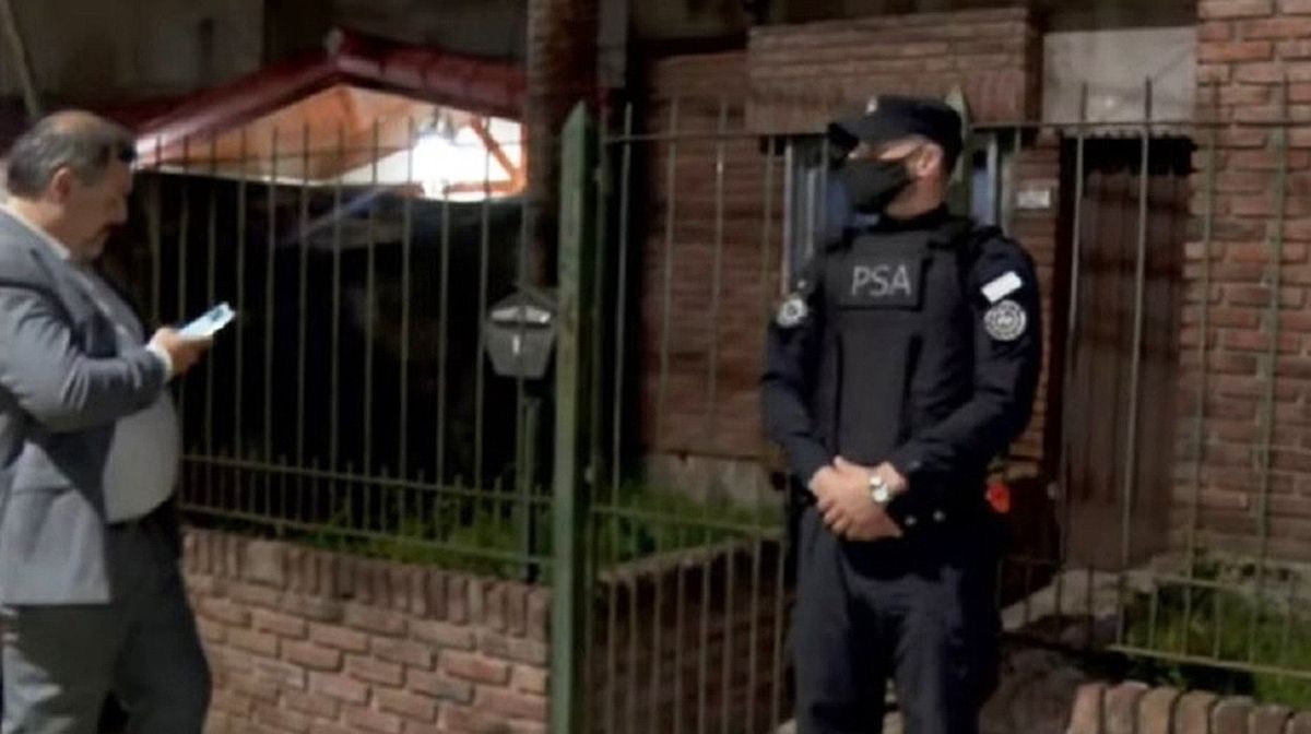 La PSA allanó la casa de Gabriel Carrizo.