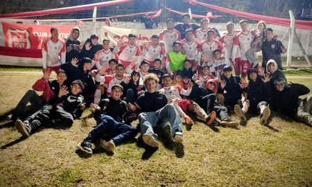 Atlético Floresta goleó 5 a 0 a Don Salvador por el ascenso de Liga Santafesina.