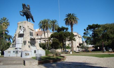 Una joven de 13 años denunció que una compañera exhibió un arma blanca en pleno centro de Santa Fe. Una joven de 13 años denunció que una compañera exhibió un arma blanca en pleno centro de Santa Fe.