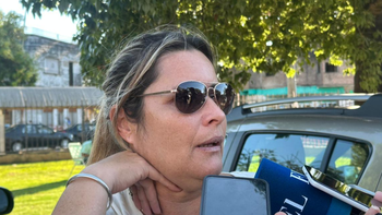 Valeria, tía de Felipe, uno de los heridos en el tiroteo en una escuela de San Cristóbal que se encuentra en el Hospital Alassia.