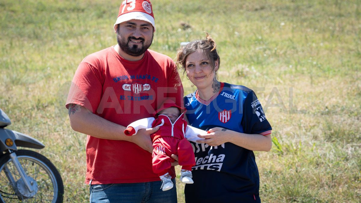 Los hinchas de Unión vivieron una fiesta con el banderazo en la previa del clásico ante Colón.