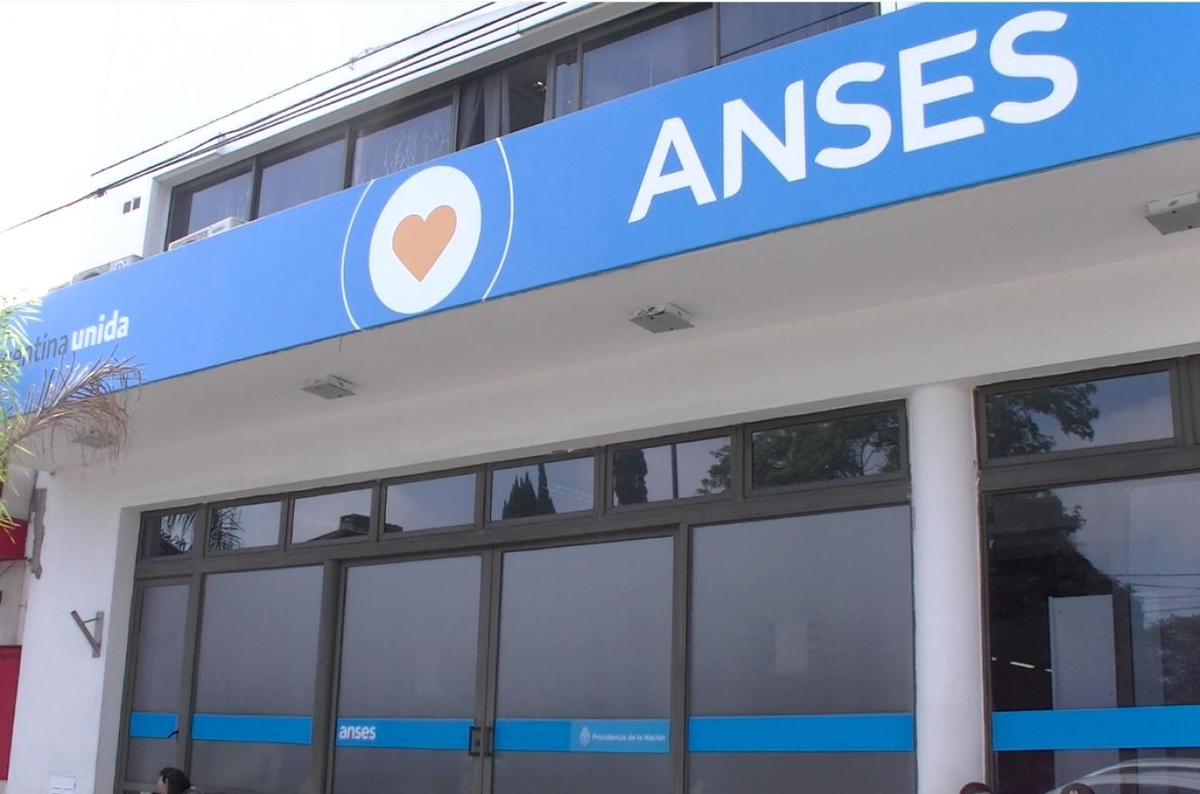 Algunos temen que el protocolo antipiquetes del gobierno de Javier Milei ponga en riesgo sus planes de ANSES. Algunos temen que el protocolo antipiquetes del gobierno de Javier Milei ponga en riesgo sus planes de ANSES.