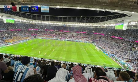 Luego del gol del astro argentino, la hinchada argentina explotó y empezó a reflejar su ilusión a través de los cantos. Luego del gol del astro argentino, la hinchada argentina explotó y empezó a reflejar su ilusión a través de los cantos.