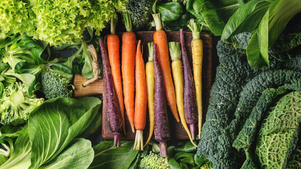 Las verduras de la primavera son espinaca, acelga, lechuga, rúcula, zanahorias, arvejas y habas. Las verduras de la primavera son espinaca, acelga, lechuga, rúcula, zanahorias, arvejas y habas.