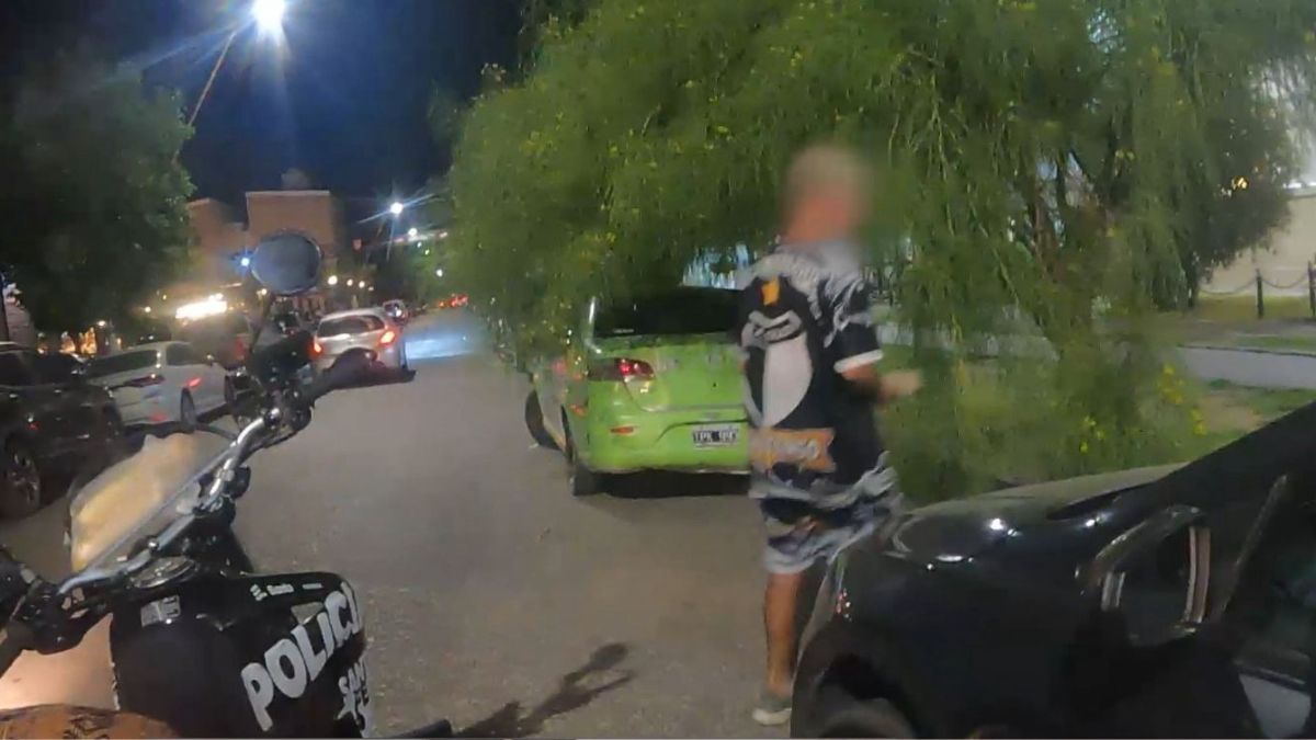 los agentes identificaron a 17 personas que se desempeñaban como cuidacoches