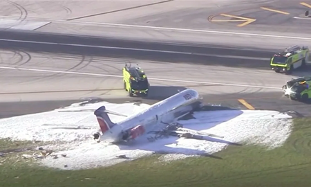 Un avión tuvo que realizar un aterrizaje forzoso en Miami y luego se incendió con 150 pasajeros Un avión tuvo que realizar un aterrizaje forzoso en Miami y luego se incendió con 150 pasajeros