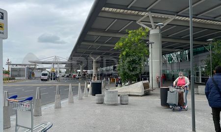 El Gobierno nacional dispuso este viernes nuevas medidas de control por la pandemia de coronavirus, entre ellas nuevos requisitos para las empresas operadoras internacionales de transporte de pasajeros y para quienes ingresen al país desde el exterior. El Gobierno nacional dispuso este viernes nuevas medidas de control por la pandemia de coronavirus, entre ellas nuevos requisitos para las empresas operadoras internacionales de transporte de pasajeros y para quienes ingresen al país desde el exterior.