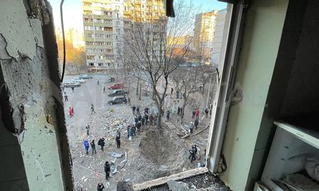 Rusia avanzó hacia el centro de Kiev este domingo y atacó un edificio de diez pisos. Rusia avanzó hacia el centro de Kiev este domingo y atacó un edificio de diez pisos.