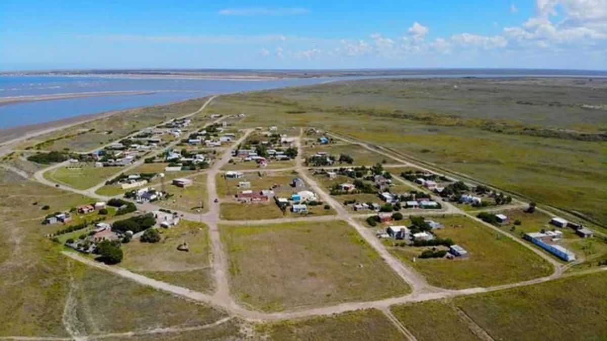 Escapada a un pueblo sacado de un cuento de hadas en el que solo viven 25 personas frente al mar.