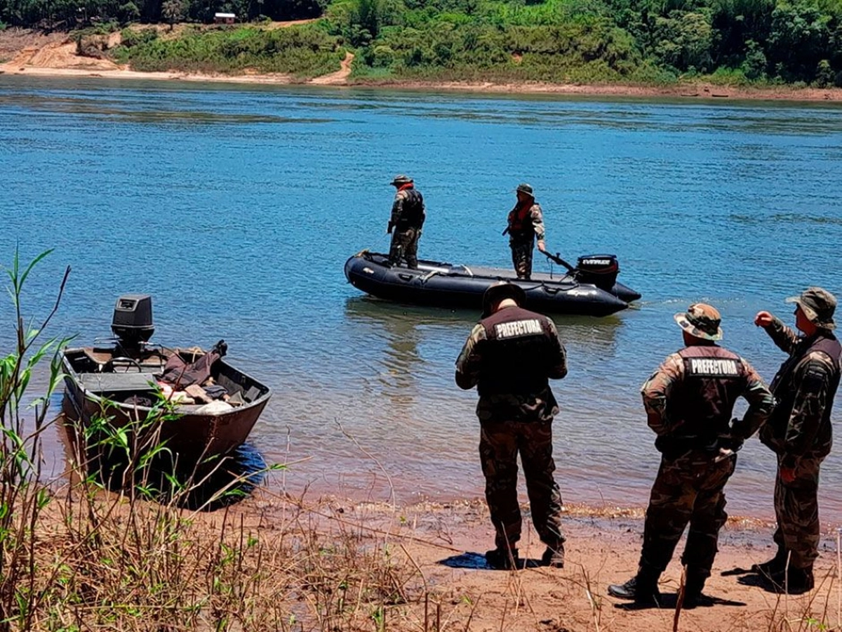 La policía de Misiones y Prefectura se encuentra en la búsqueda de los menores en el Río Paraná.