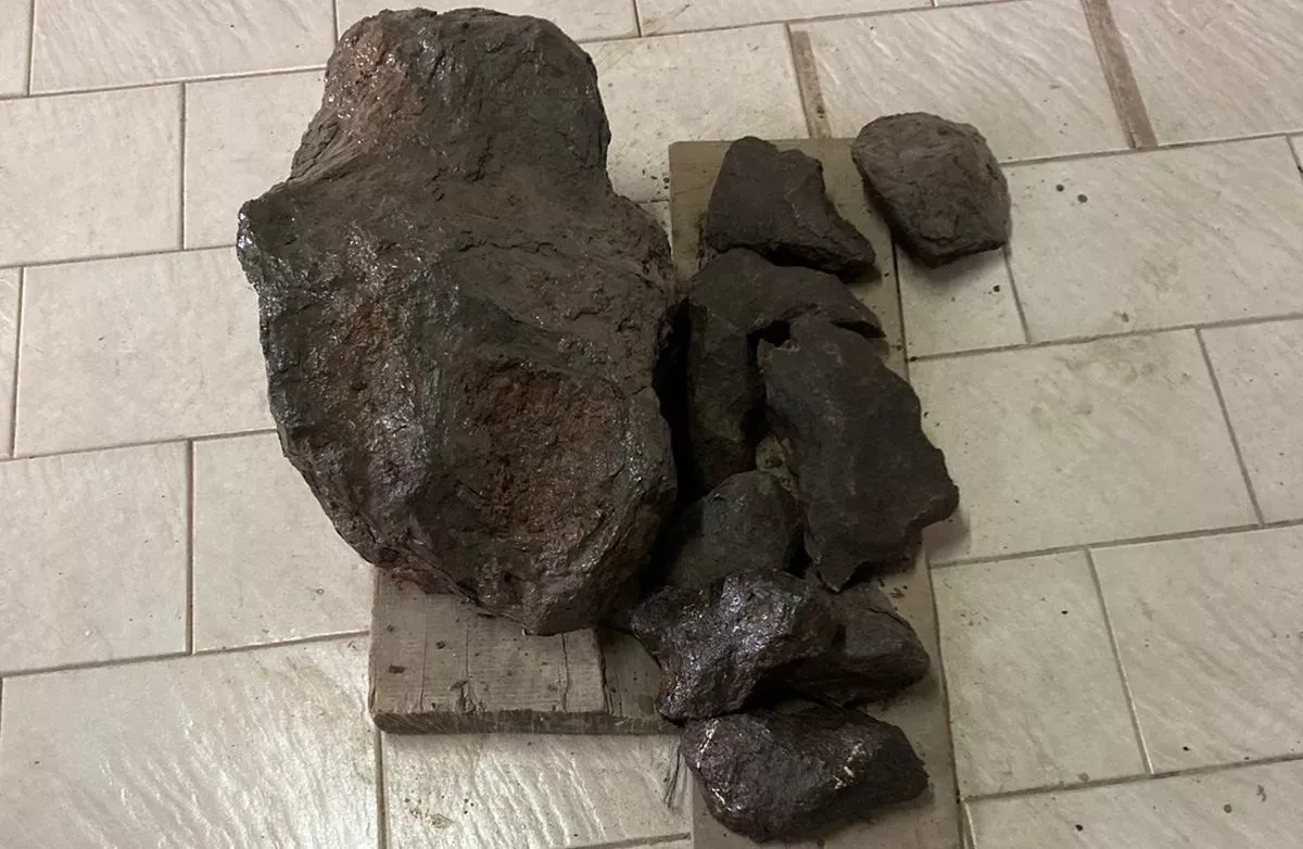 Los meteoros tienen un alto valor monetario por sus materiales, son piedras únicas. Estos trozos fueron recuperados en el 2022. Habían sido extraídos de Campo del Cielo.