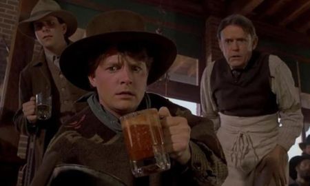 Matt Clark interpretó al icónico carnicero que recibe a Marty McFly en el lejano oeste de 1885. Matt Clark interpretó al icónico carnicero que recibe a Marty McFly en el lejano oeste de 1885.